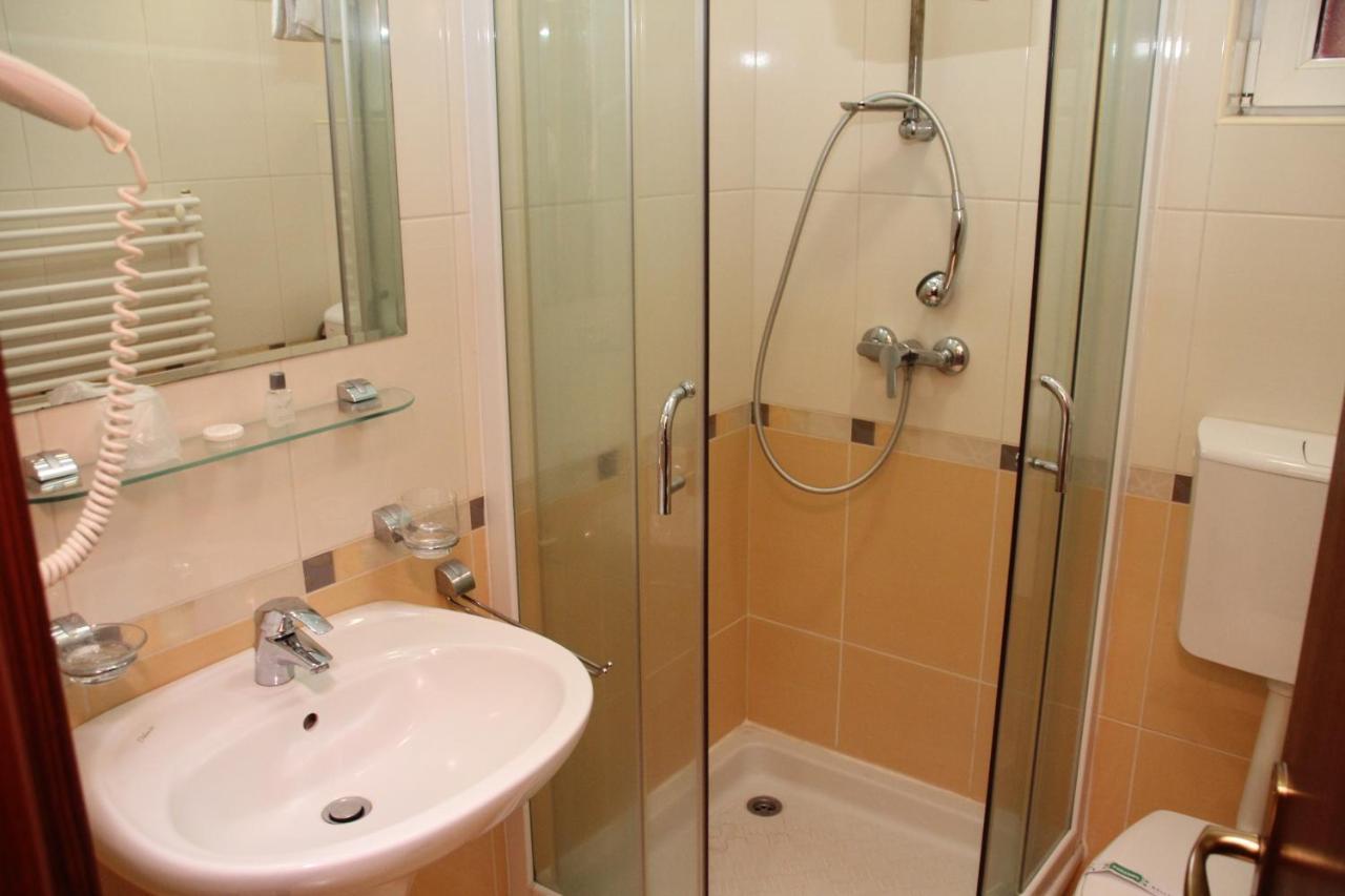 VILA URSU din SOVATA BAI&SPA -SAUNA , JACUZZI INTERIOR Exterior foto